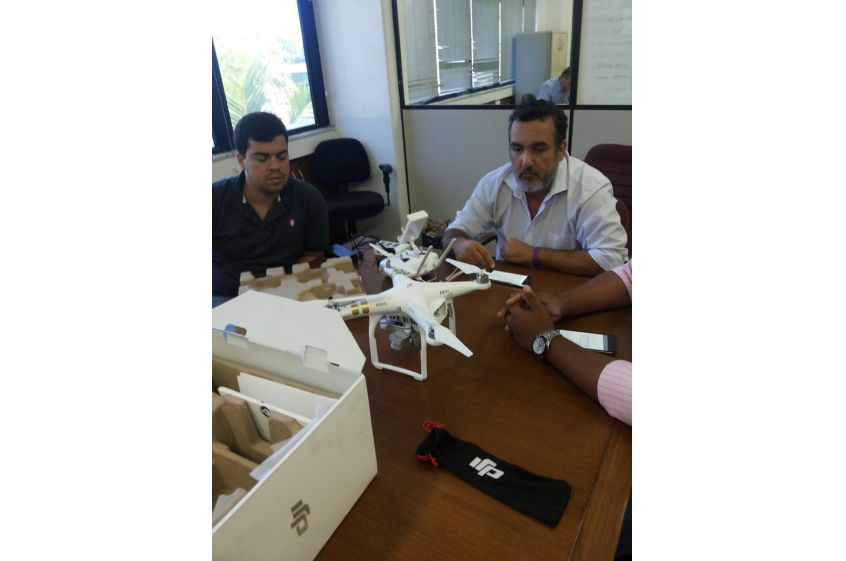 Recebimento do Drone - pelos técnicos Recebimento do Drone - pelos técnicos