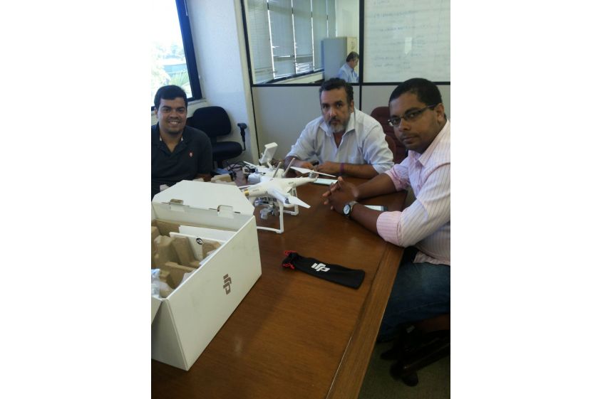 Recebimento do Drone - pelos técnicos Recebimento do Drone - pelos técnicos